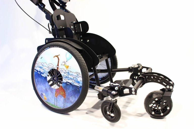 Seitenansicht des molab Chillie Rollstuhls mit SmartWheel.