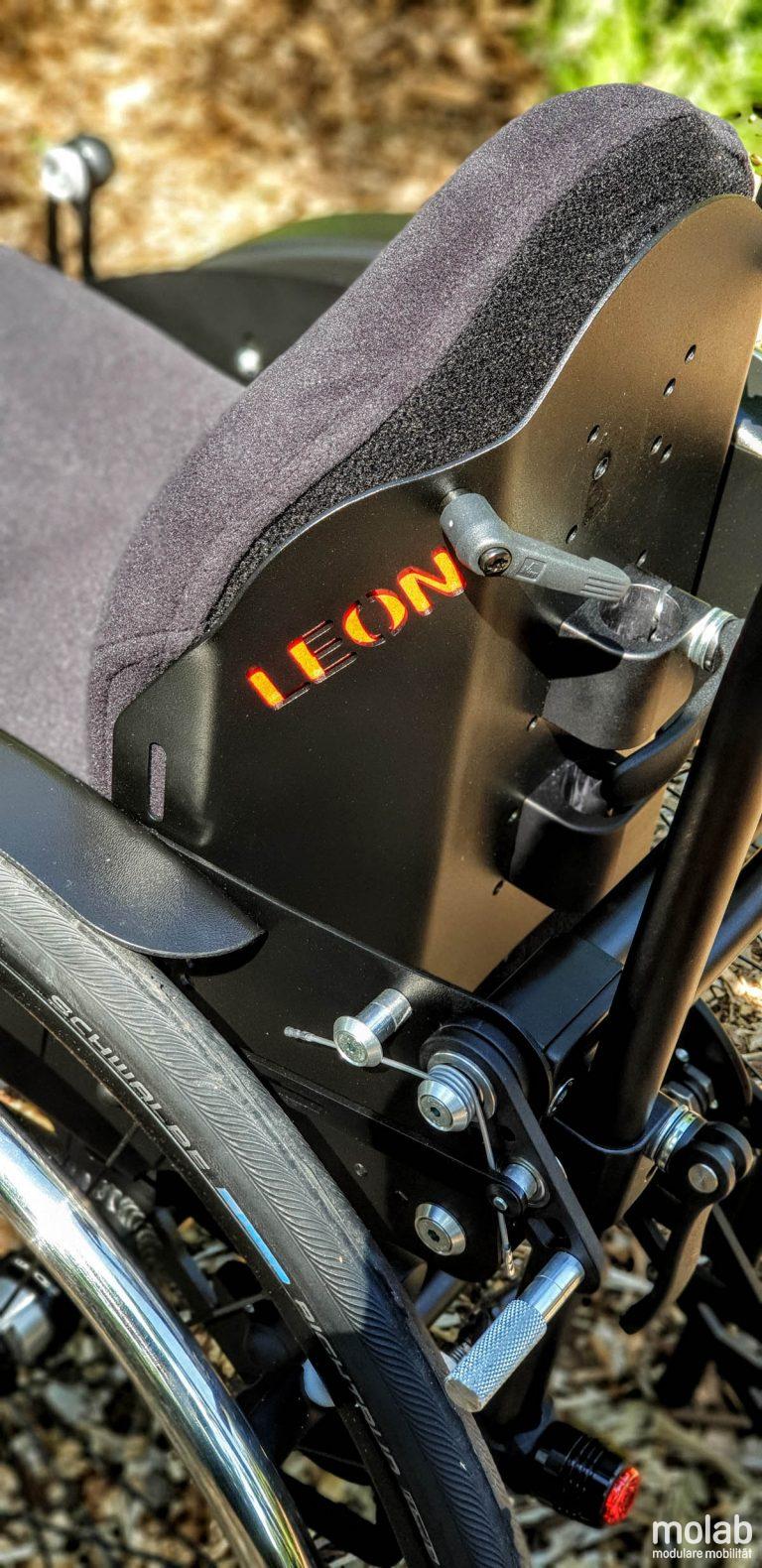 Molab G6KID Rollstuhl Namen eingelasert.