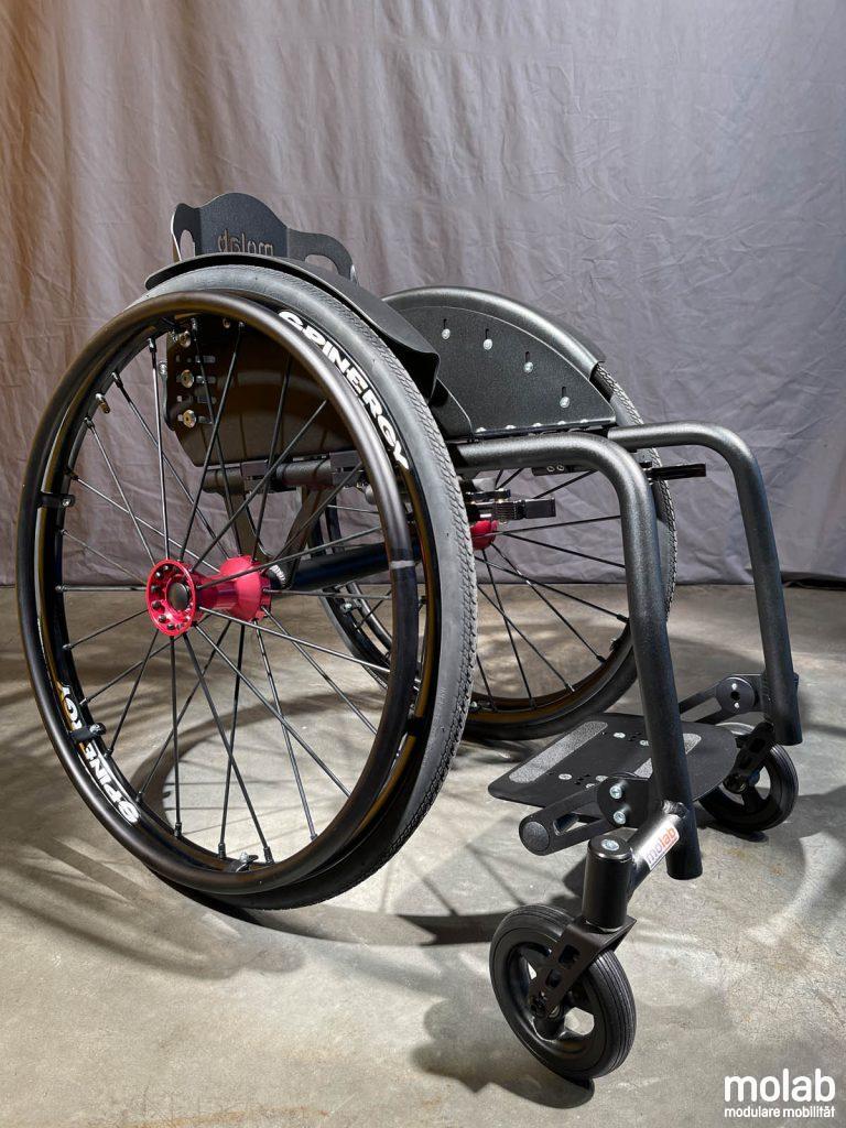 Radnabe Rot im Detail des molab G6KID Rollstuhls.