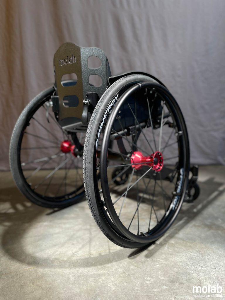 Rückenlehne molab G6KID Rollstuhl molab Logo gelasert.