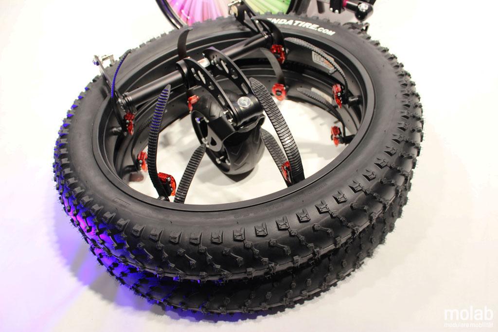 Ansicht Straponwheelz liegend von oben - zwei aufeinander liegend