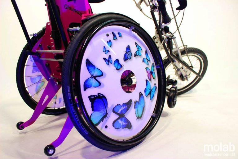 molab Logic Rollstuhl mit Speichenschutz Blaue Schmetterlinge.
