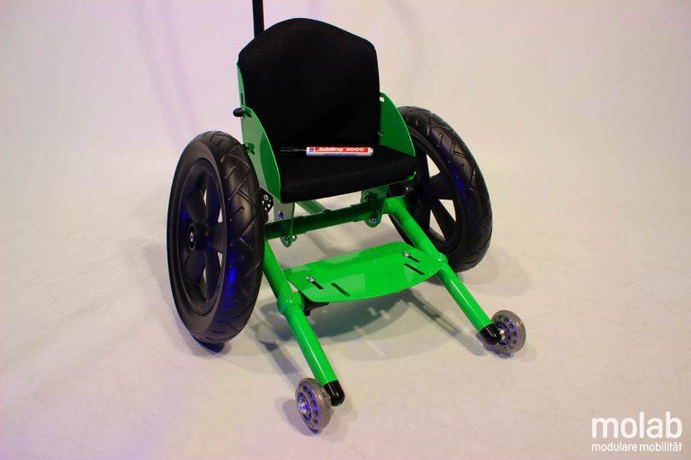 Molab Rollstuhl Nano in knall Grün.