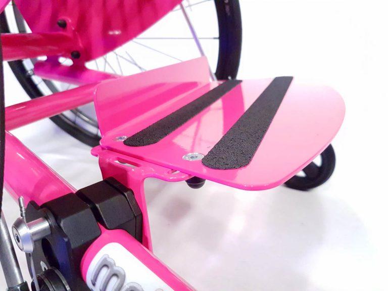 Vorderansicht molab Rollstuhl SMART Fussbrett im Detail.