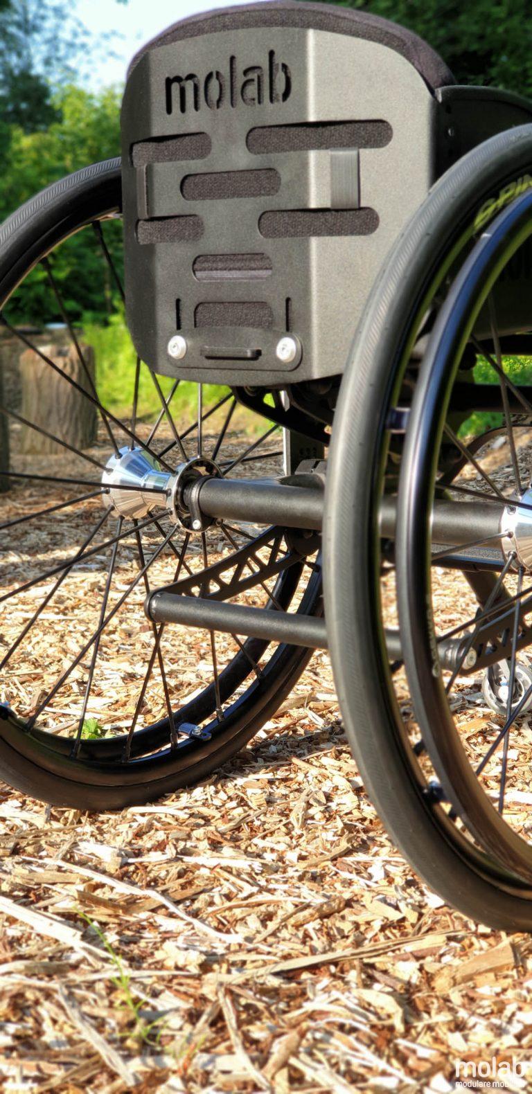 Rückenlehne gelasert molab Logo ZeroG.